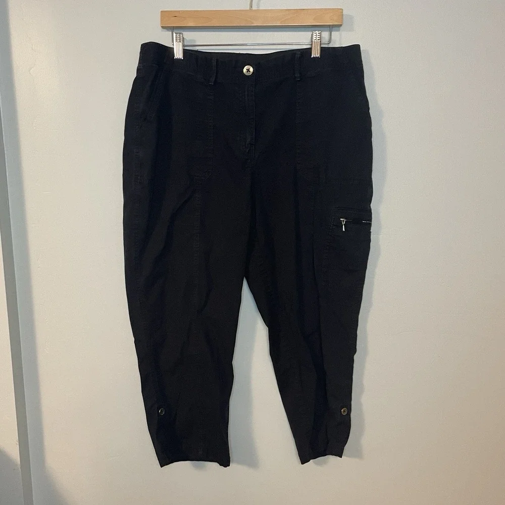 Chico's Black Casual Fly Front Cargo Basic Crop Pants Size 2.5 US size 14‎